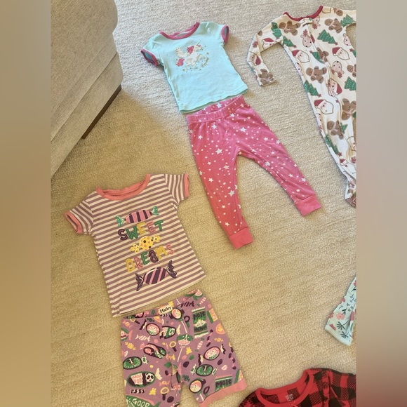 Lot of girls 2T pajamas bundle - 13 pieces - Picture 4 of 9